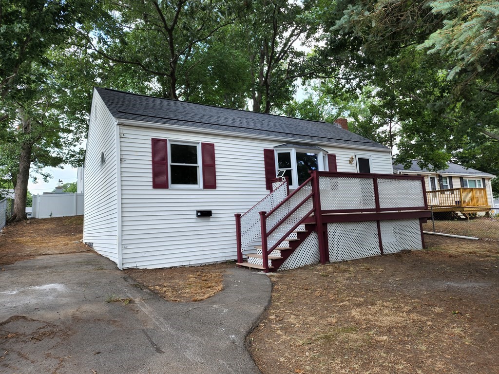 10 Clover Road Holbrook, MA 02343 - Photo 2 of 25