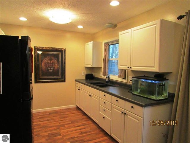 8061 South Federal Road Shepherd, MI 48883 - Photo 4 of 6 1851885-3.JPG