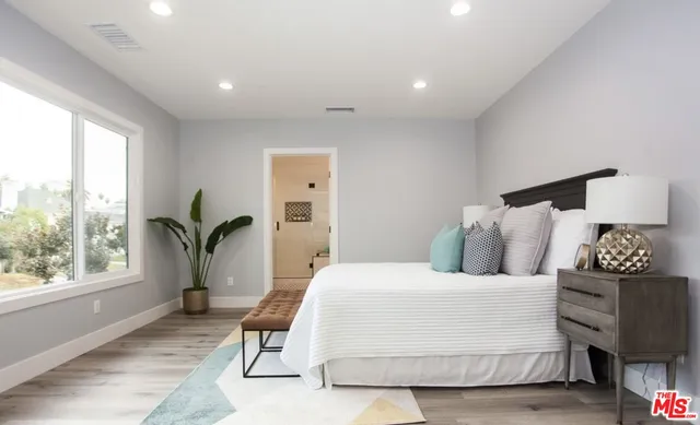 $1,499,000 | 433 South Wilton Place, Los Angeles, CA 90020