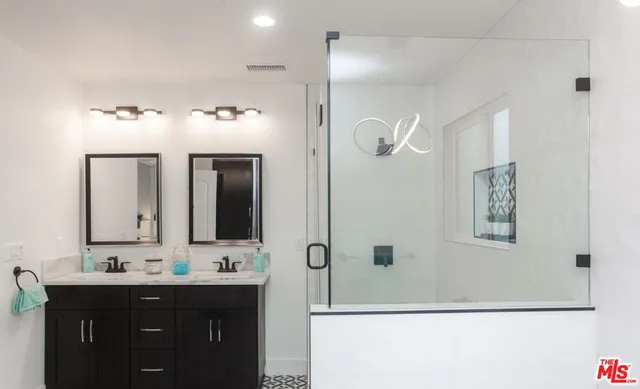 $1,499,000 | 433 South Wilton Place, Los Angeles, CA 90020