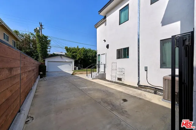 $1,499,000 | 433 South Wilton Place, Los Angeles, CA 90020