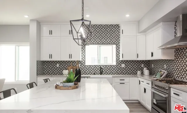 $1,499,000 | 433 South Wilton Place, Los Angeles, CA 90020