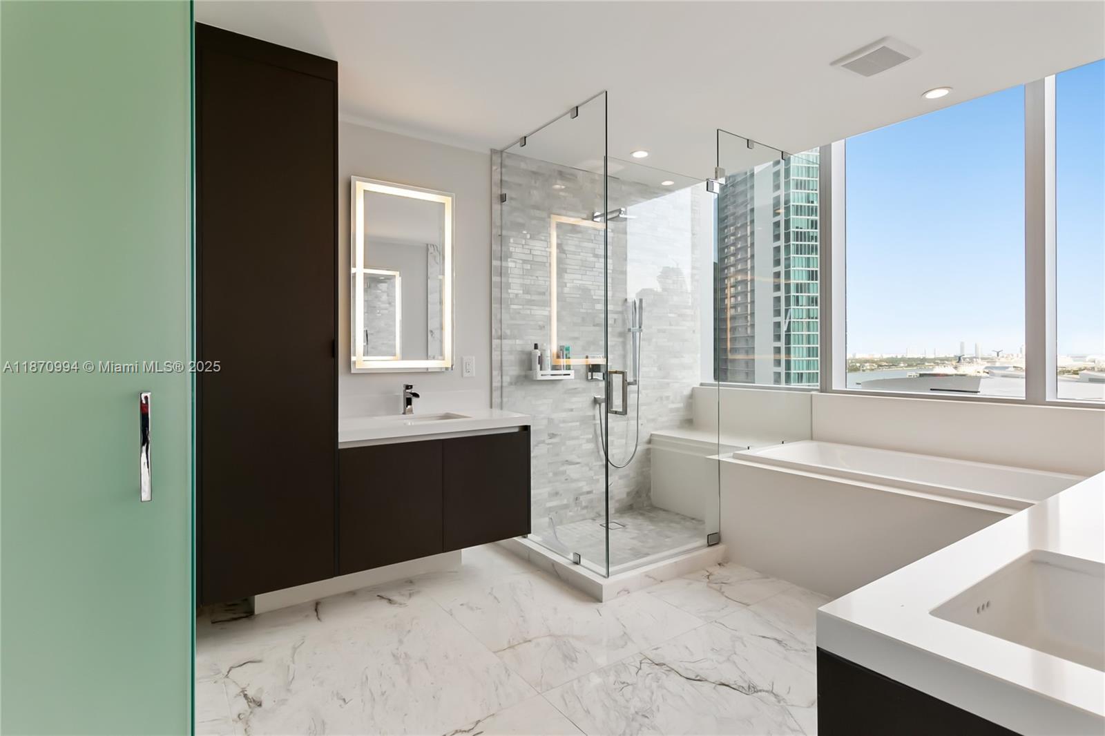 851 Northeast 1st Avenue, Unit 1611 Miami, FL 33132 - Photo 14 of 28