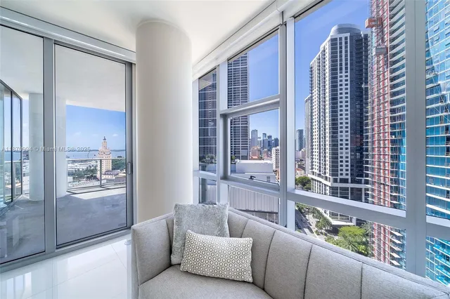 $9,850 | 851 Northeast 1st Avenue, Unit 1611, Miami, FL 33132