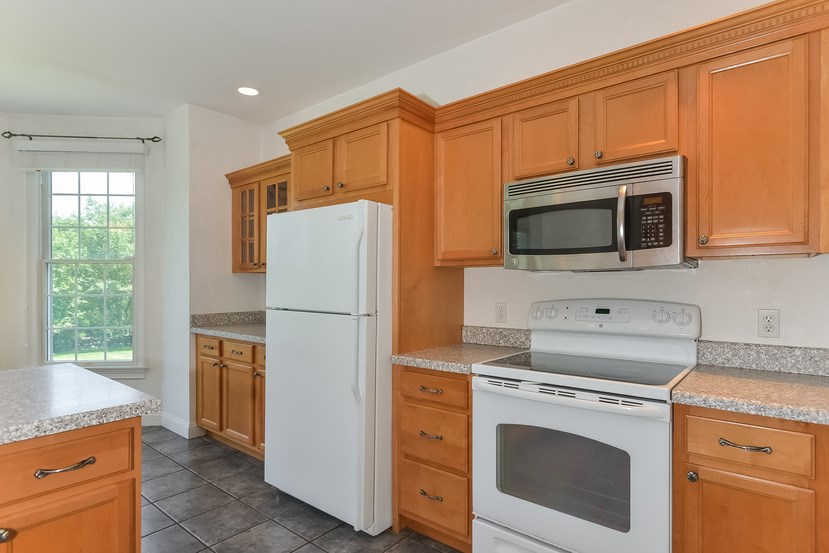 830 East Shore Road Jamestown, RI 02835 - Photo 16 of 40
