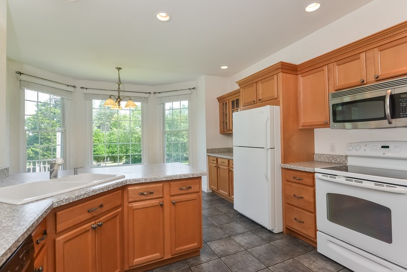 830 East Shore Road Jamestown, RI 02835 - Photo 17 of 40