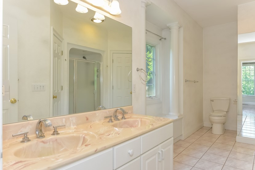 830 East Shore Road Jamestown, RI 02835 - Photo 22 of 40