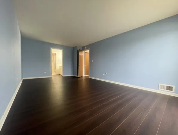 $2,350 | 5501 Carriageway Drive, Unit 112, Rolling Meadows, IL 60008