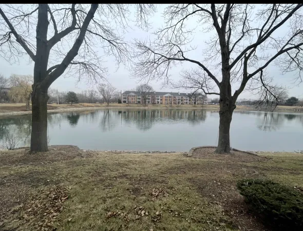 $2,350 | 5501 Carriageway Drive, Unit 112, Rolling Meadows, IL 60008