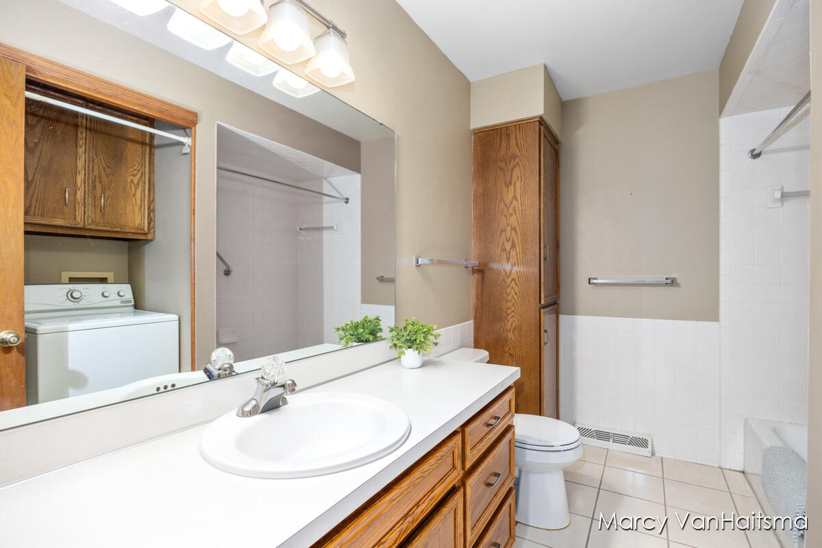 1861 Elizabeth Lane Jenison, MI 49428 - Photo 12 of 18 Gallery Image 12