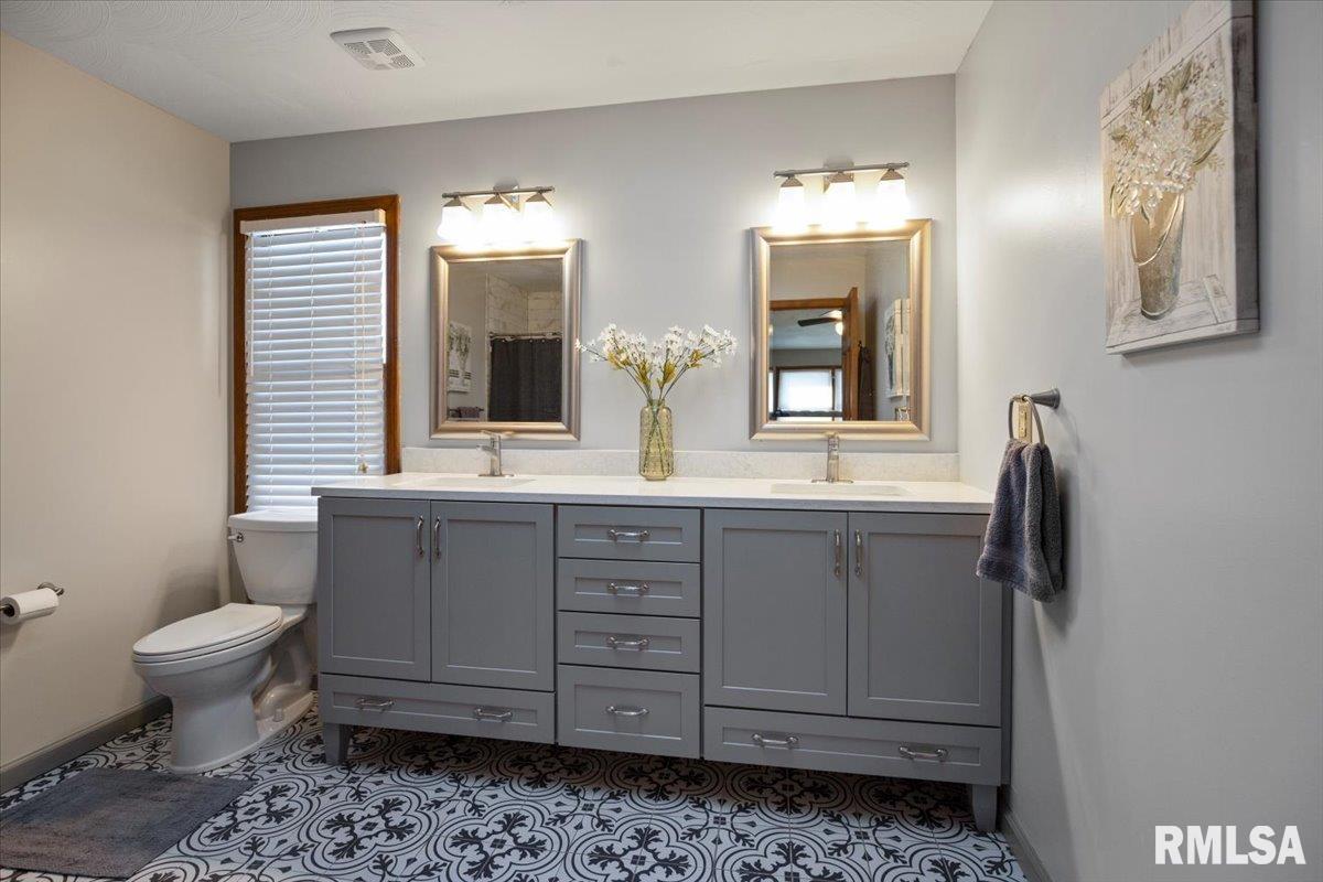 1813 Hunter Ridge Drive Springfield, IL 62704 - Photo 11 of 28 Gallery Image 11