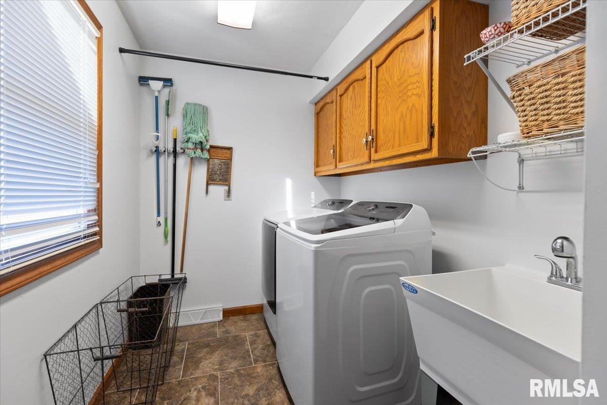 1813 Hunter Ridge Drive Springfield, IL 62704 - Photo 22 of 28 Gallery Image 22
