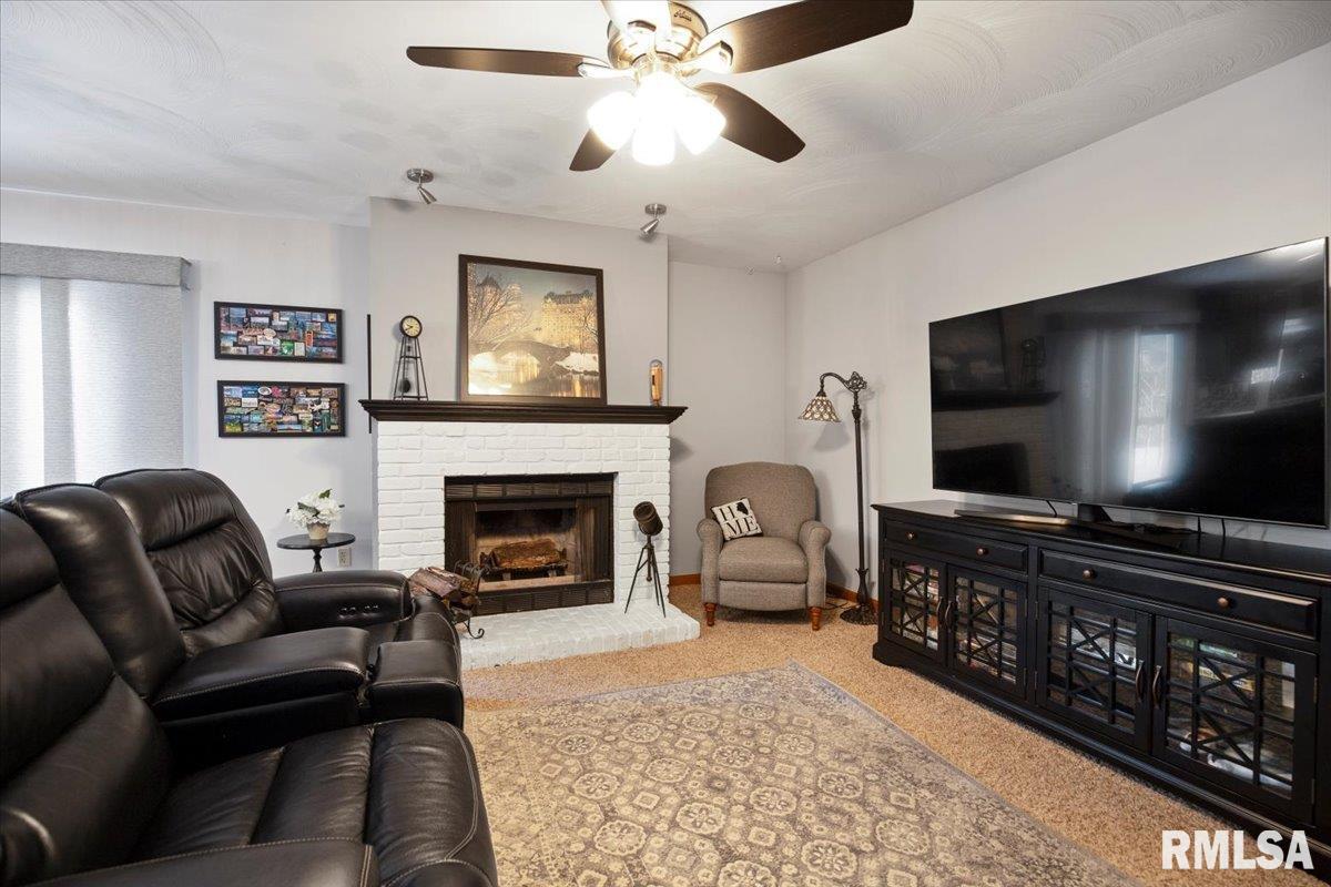 1813 Hunter Ridge Drive Springfield, IL 62704 - Photo 5 of 28 Gallery Image 5