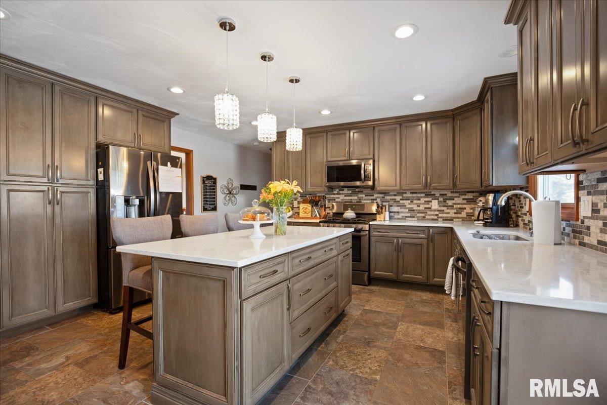 1813 Hunter Ridge Drive Springfield, IL 62704 - Photo 6 of 28 Gallery Image 6