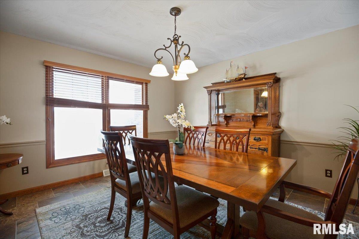 1813 Hunter Ridge Drive Springfield, IL 62704 - Photo 7 of 28 Gallery Image 7
