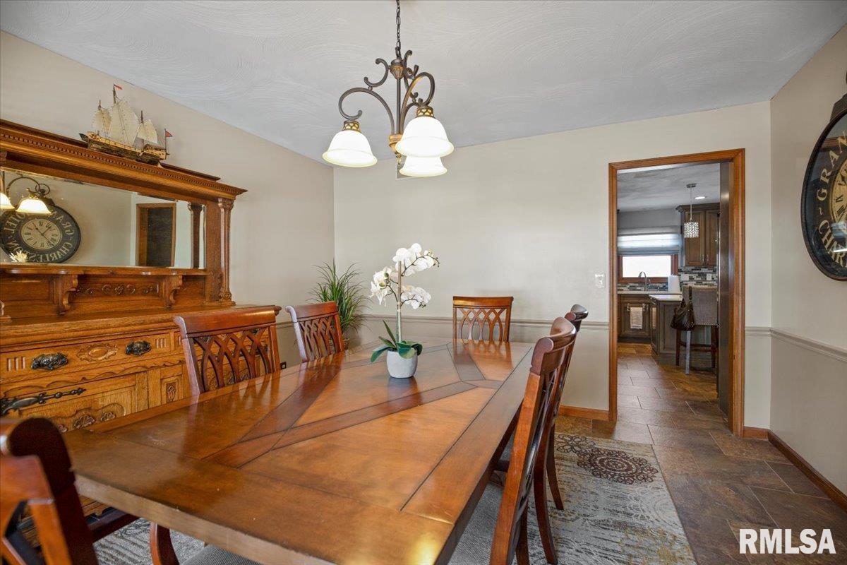 1813 Hunter Ridge Drive Springfield, IL 62704 - Photo 8 of 28 Gallery Image 8