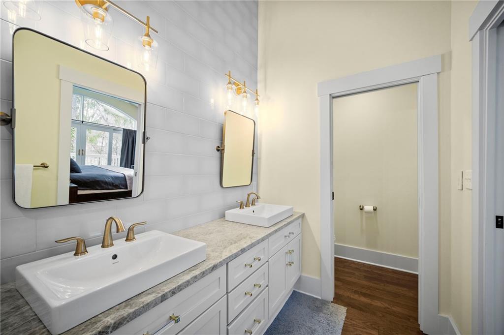3252 Comanche Road Upper St. Clair, PA 15241 - Photo 20 of 50 a bathroom with 2 sink tub and a mirror
