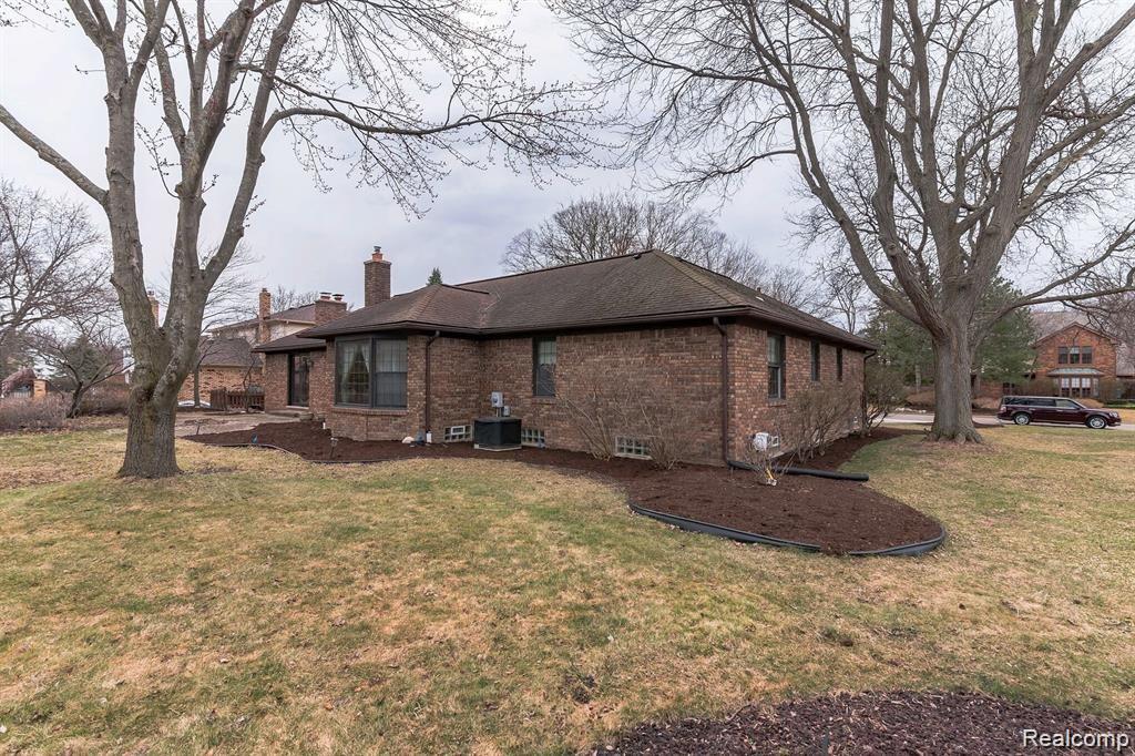 35528 Banbury Road Livonia, MI 48152 - Photo 33 of 35 DSC_0272-10607817.jpg