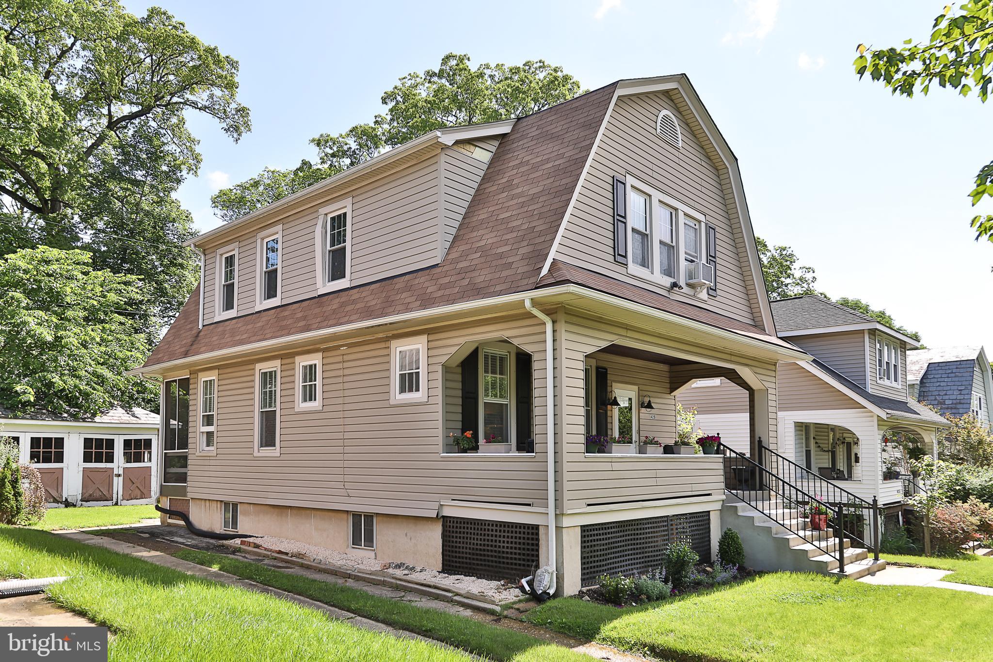 425 Westgate Road Baltimore, MD 21229 - Photo 2 of 32 a front view of a house with a yard