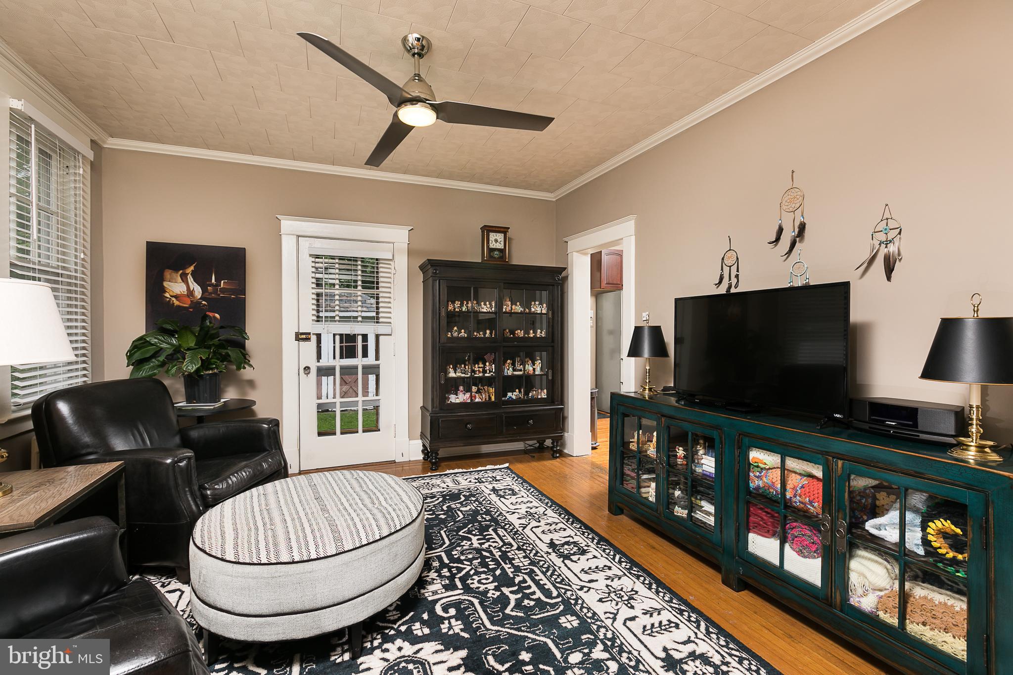 425 Westgate Road Baltimore, MD 21229 - Photo 11 of 32 a living room with furniture and a flat screen tv