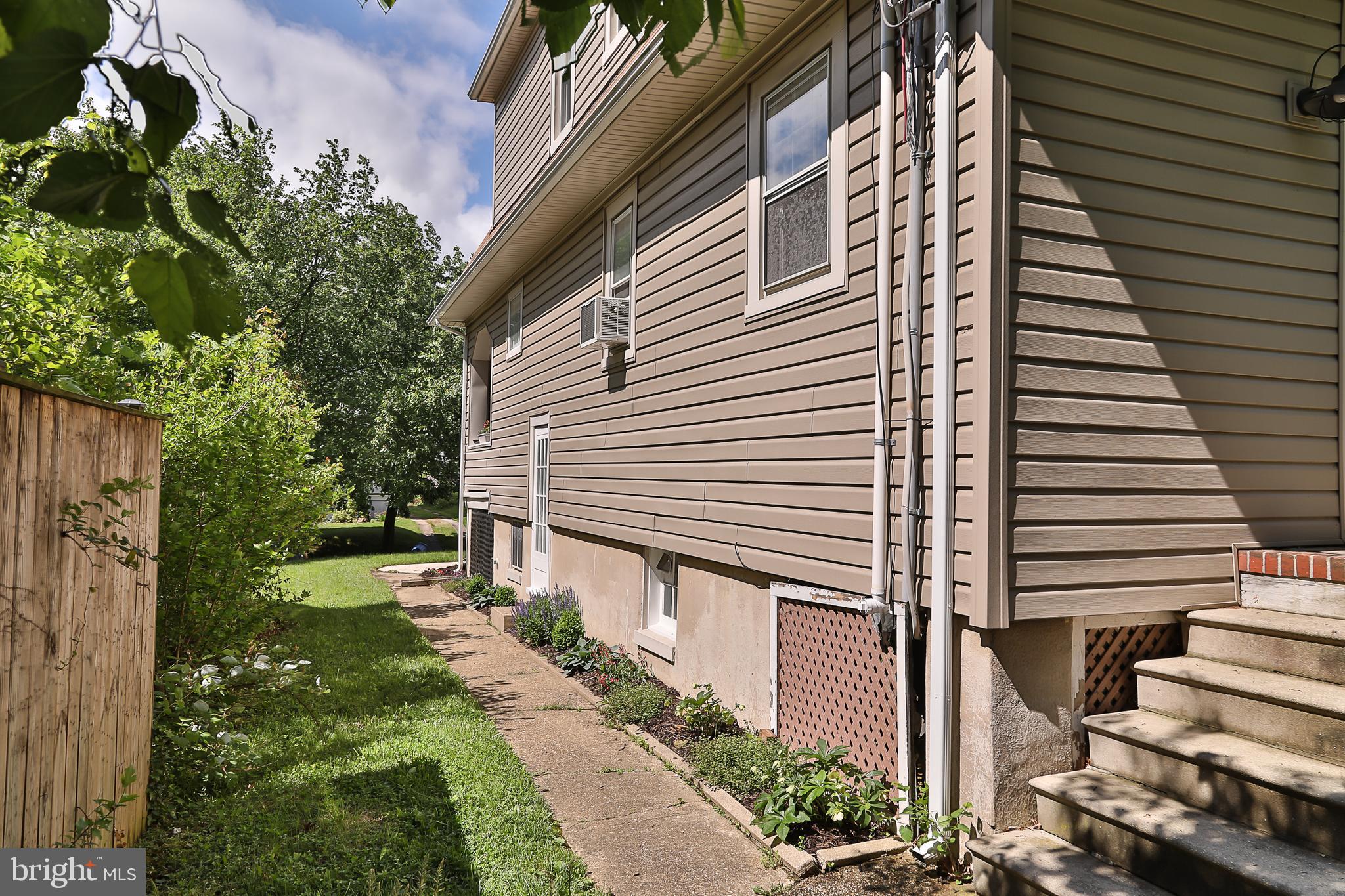 425 Westgate Road Baltimore, MD 21229 - Photo 31 of 32 a view of a house with a yard