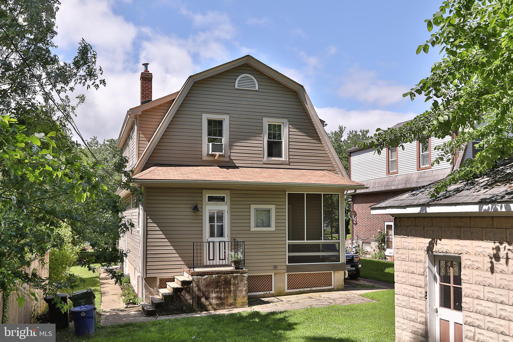 425 Westgate Road Baltimore, MD 21229 - Photo 32 of 32 a front view of a house with a yard