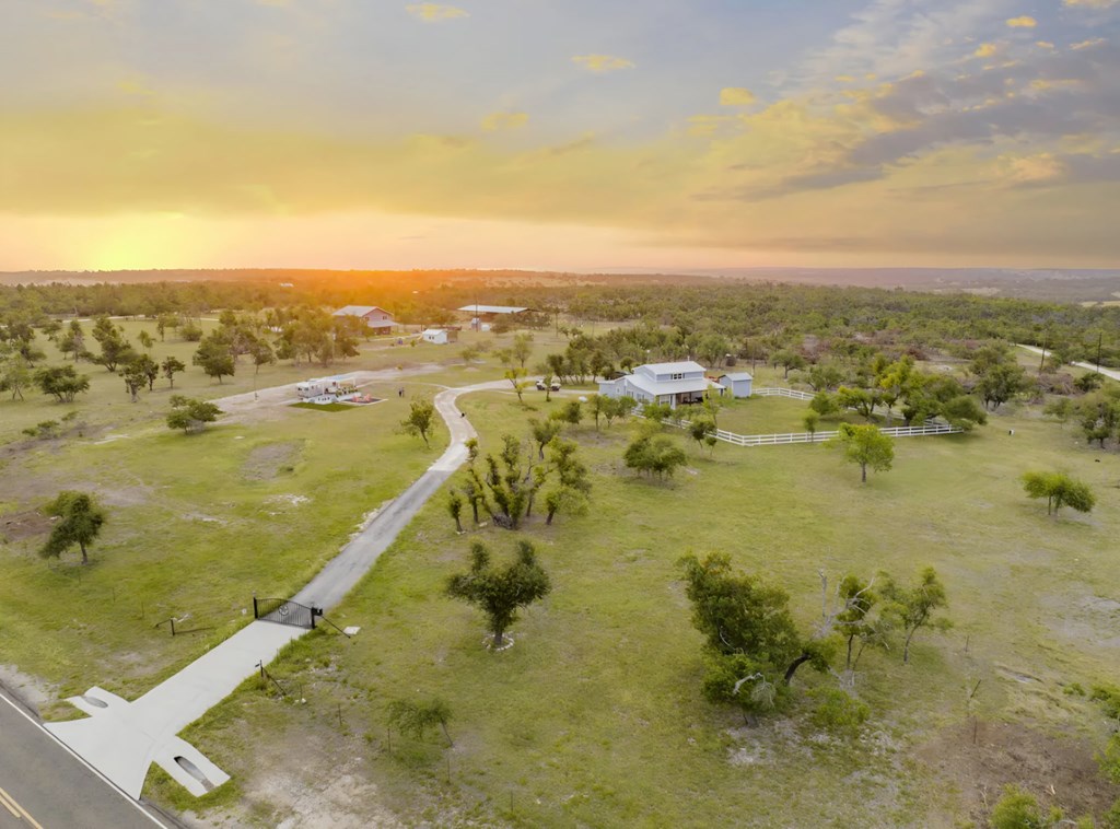 8451 Ranch Road 965 Fredericksburg, TX 78624 - Photo 4 of 21