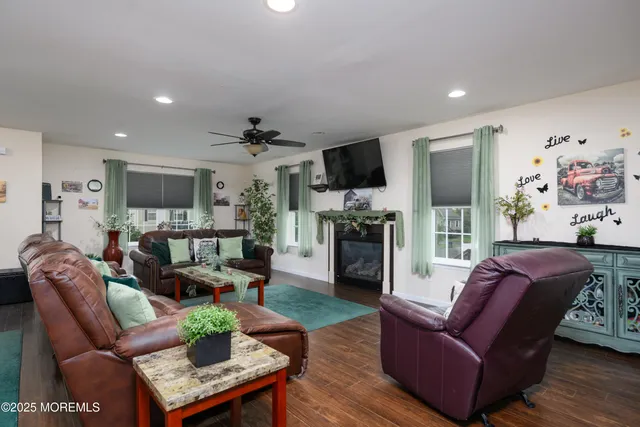 $699,999 | 521 Columbia Avenue, Union Beach, NJ 07735