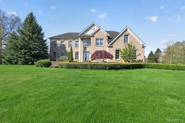$828,000 | 1595 Boulder Lake Drive, Milford, MI 48380