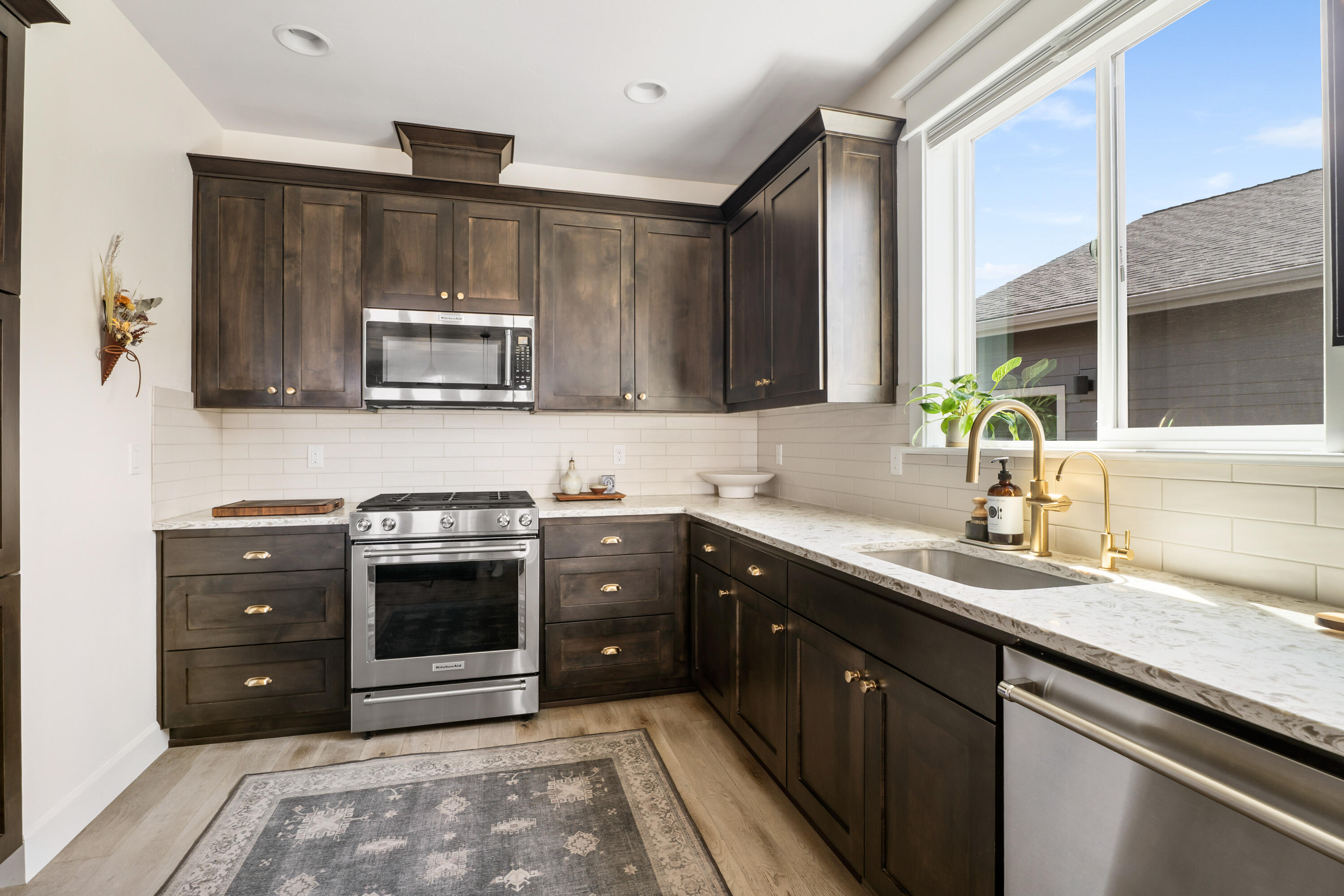 2608 Northwest Compass Corner Loop Bend, OR 97703 - Photo 22 of 56 47-Kitchen