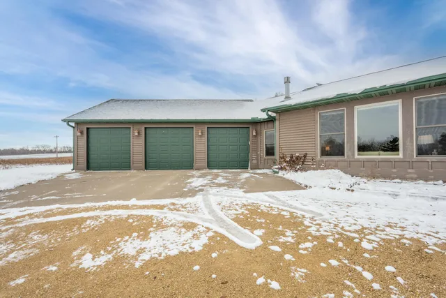 $540,000 | 2061 10th Avenue, Star Prairie, WI 54026