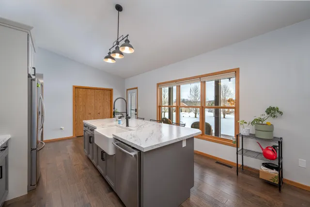 $540,000 | 2061 10th Avenue, Star Prairie, WI 54026