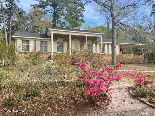 $299,900 | 403 Woodland Drive, Elizabethtown, NC 28337