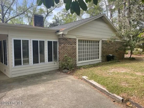 $299,900 | 403 Woodland Drive, Elizabethtown, NC 28337