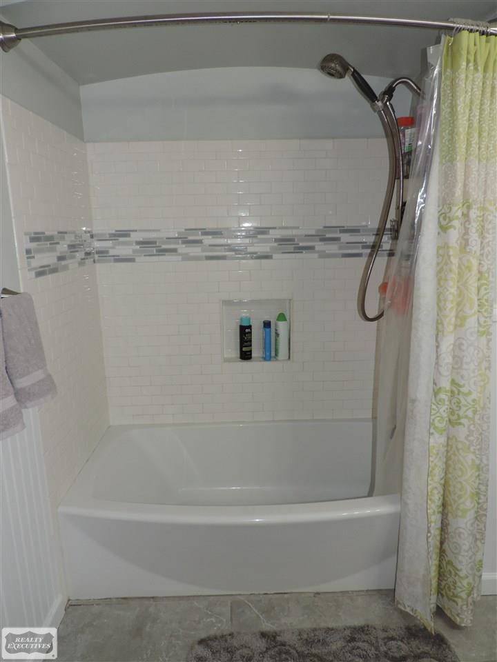 1988 Prestwick Road Grosse Pointe Woods, MI 48236 - Photo 15 of 21
