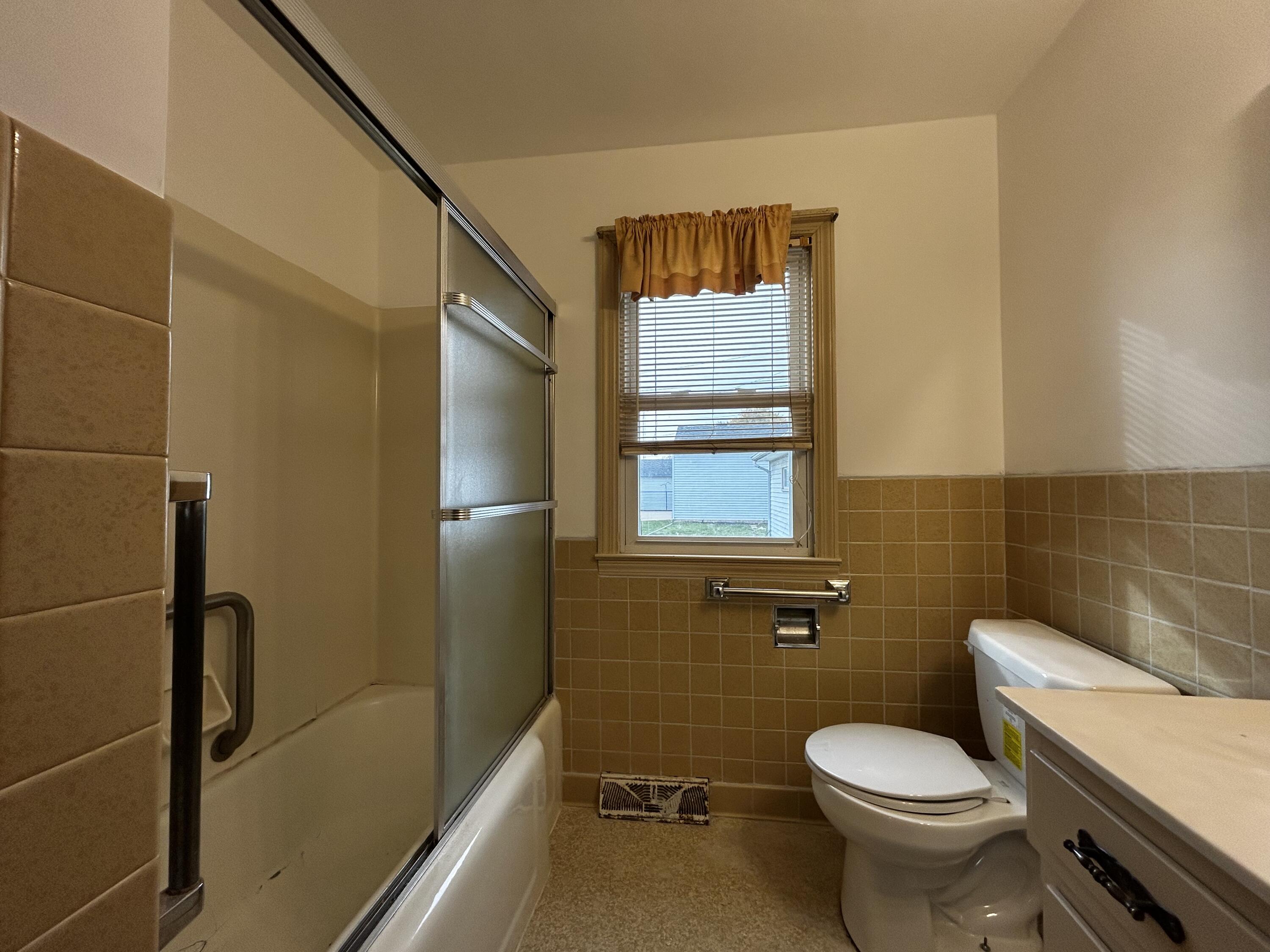 2614 Drexel Avenue Racine, WI 53403 - Photo 9 of 16 IMG_6150