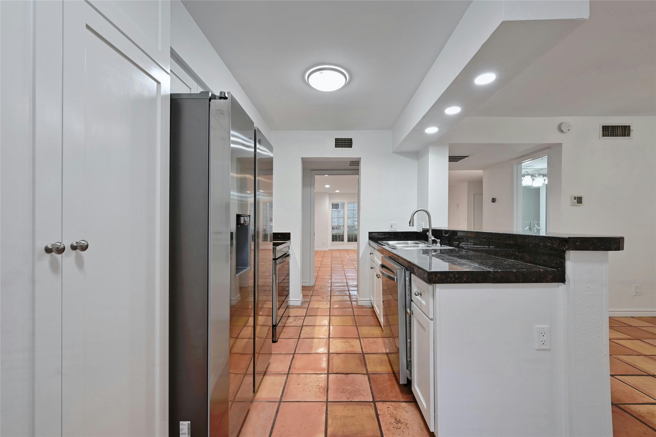 6637 Valleyside Road Austin, TX 78731 - Photo 11 of 27