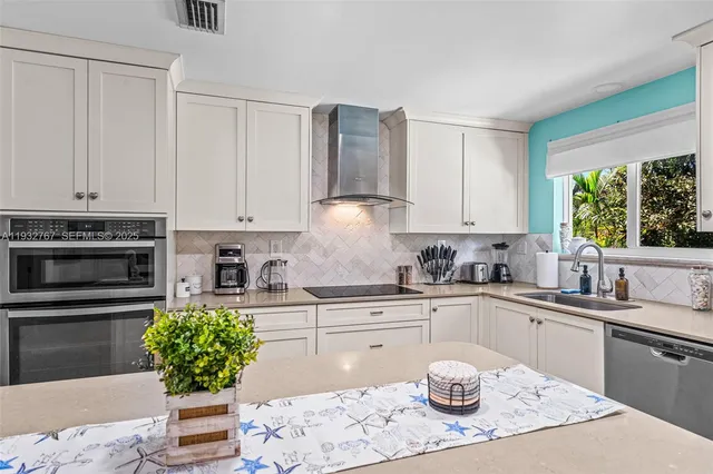 $965,000 | 517 Northeast 2nd Place, Dania Beach, FL 33004