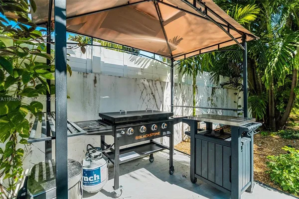 $965,000 | 517 Northeast 2nd Place, Dania Beach, FL 33004