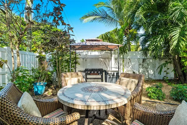 $965,000 | 517 Northeast 2nd Place, Dania Beach, FL 33004