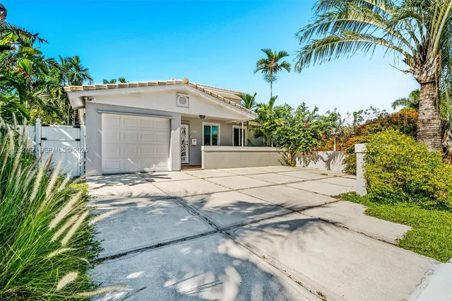 $965,000 | 517 Northeast 2nd Place, Dania Beach, FL 33004