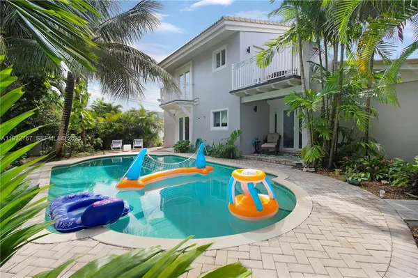 $965,000 | 517 Northeast 2nd Place, Dania Beach, FL 33004