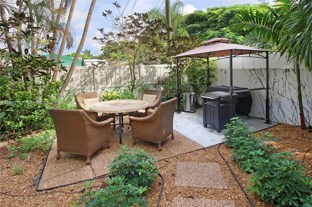 $965,000 | 517 Northeast 2nd Place, Dania Beach, FL 33004