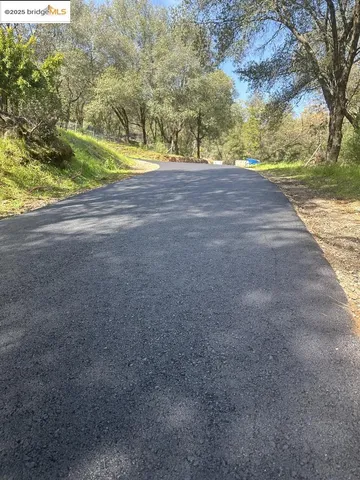 a view of a yard with a house