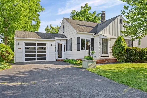 $174,900 | 211 Heberle Road, Irondequoit, NY 14609