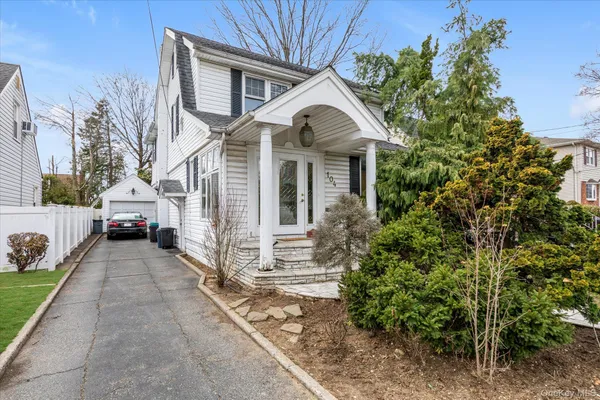 $750,000 | 104 East Melrose Street, Valley Stream, NY 11580