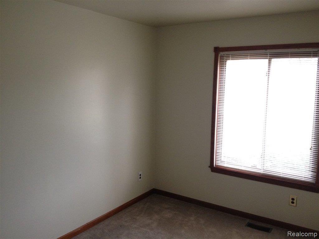 21645 Merriman Road New Boston, MI 48164 - Photo 13 of 16 Merriman 020.JPG