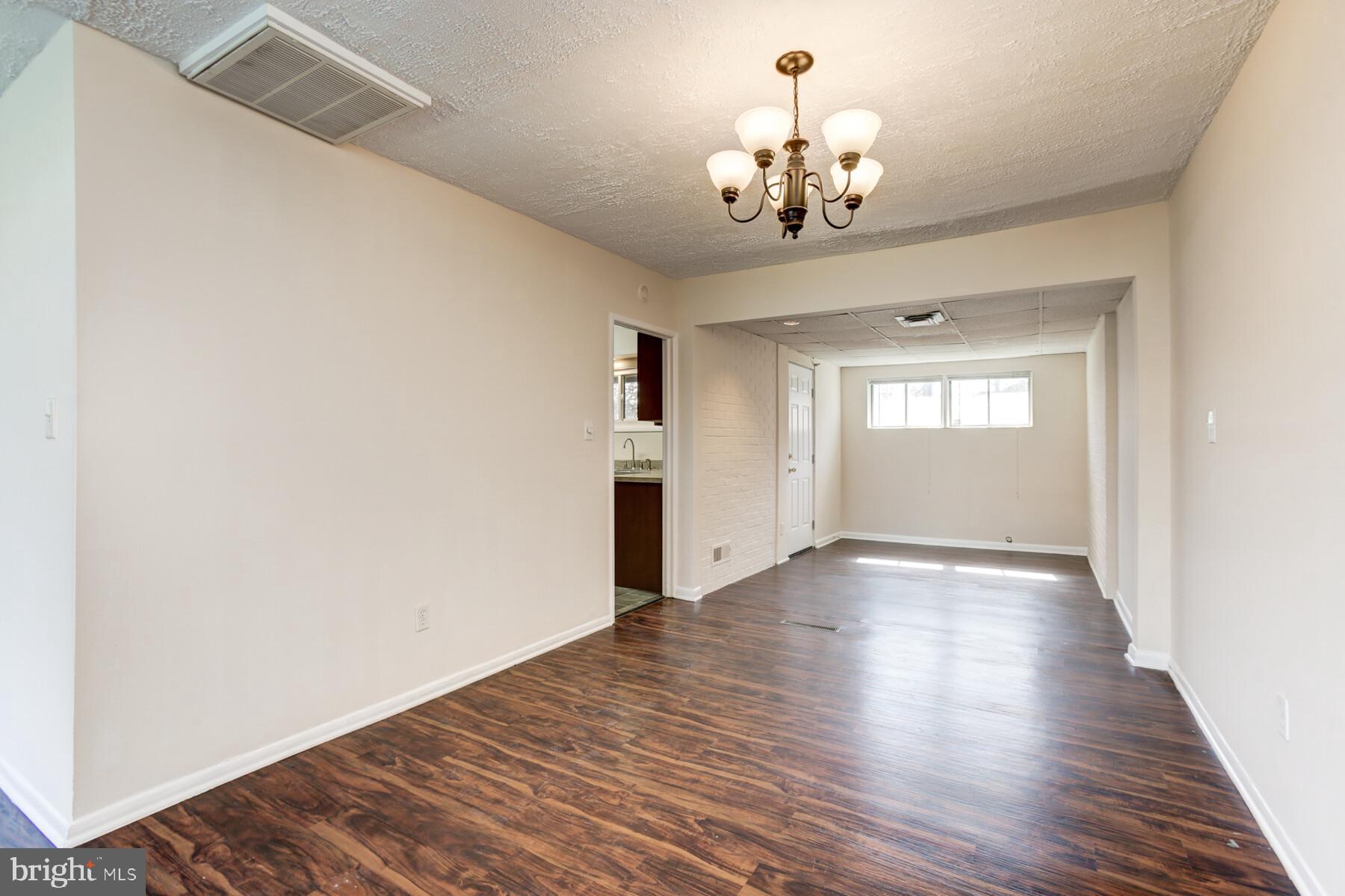 1079 Southridge Road Baltimore, MD 21228 - Photo 4 of 17 Dining Room