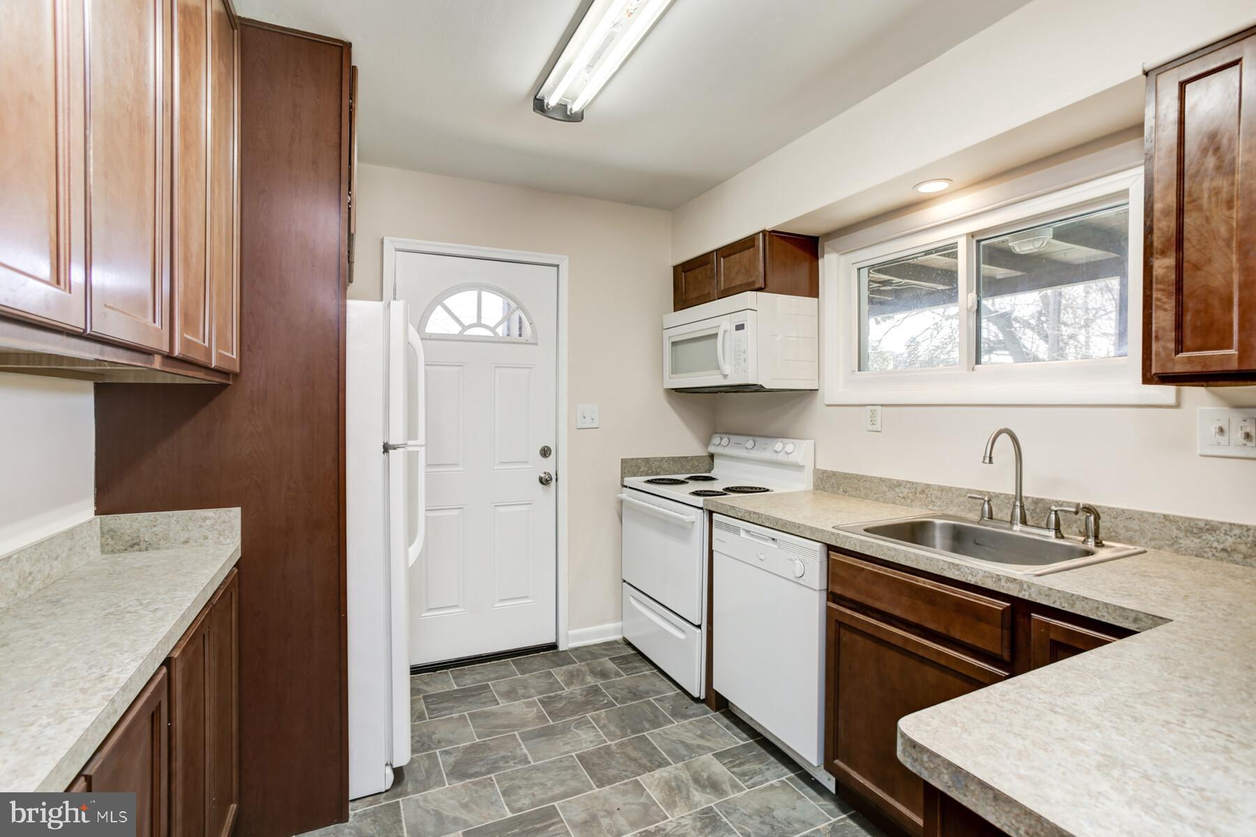1079 Southridge Road Baltimore, MD 21228 - Photo 6 of 17 Spacious Kitchen
