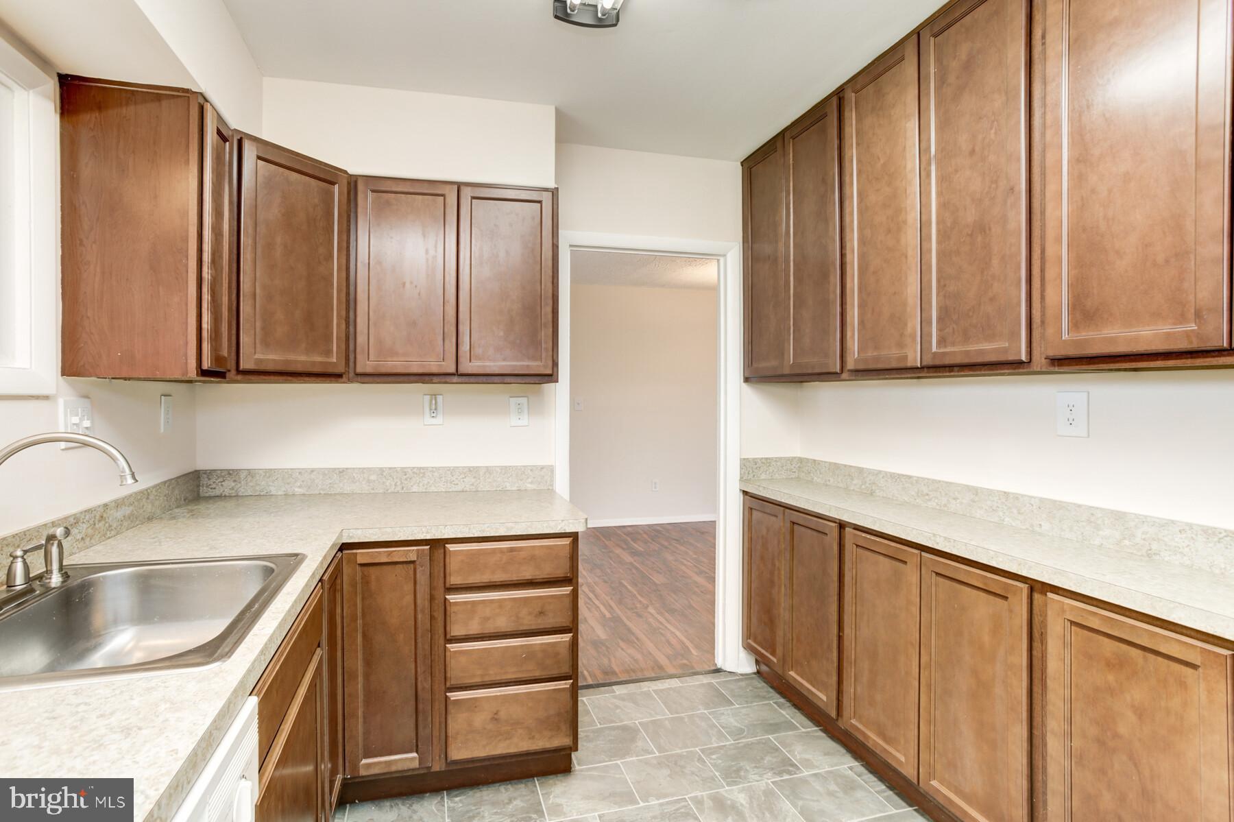 1079 Southridge Road Baltimore, MD 21228 - Photo 7 of 17 Ample counter space